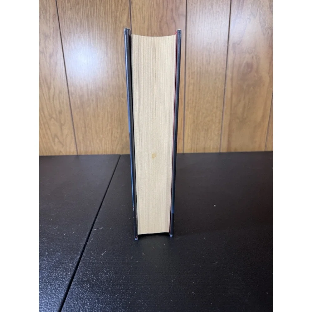 Renegades by Marissa Meyer (2017/Hardcover) Science Fiction Novel YA trilogy-NEW